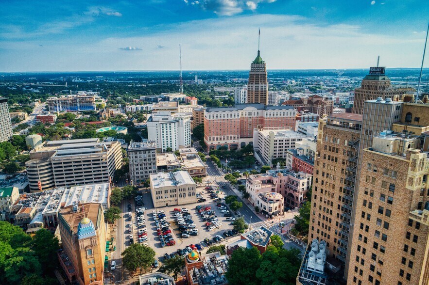 More Photos Of 309 E Commerce St, San Antonio Office For Lease