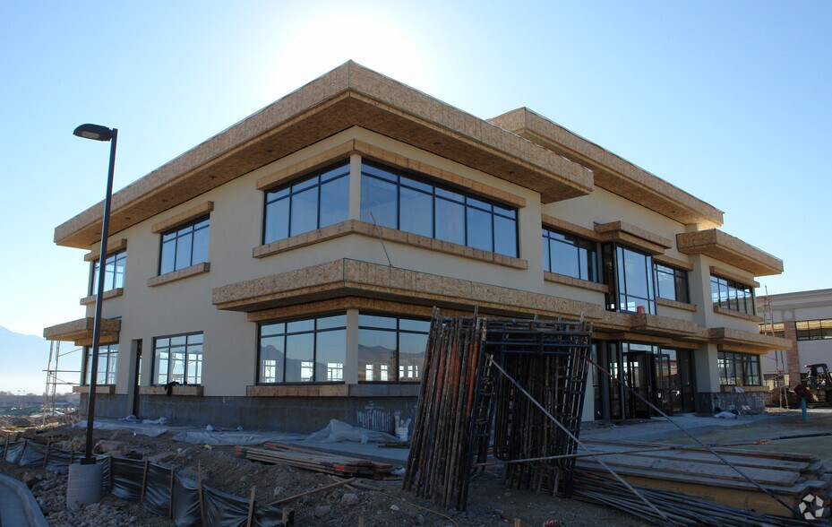 More Photos Of 7533 S Center View Ct, West Jordan Medical For Lease