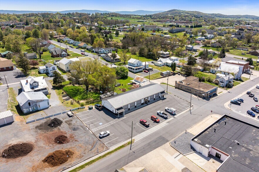 More Photos Of 171 N Central St, Broadway Flex For Sale