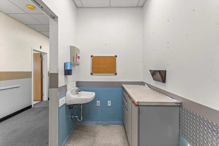 More Photos Of 18917 Joy Rd, Detroit Medical For Sale