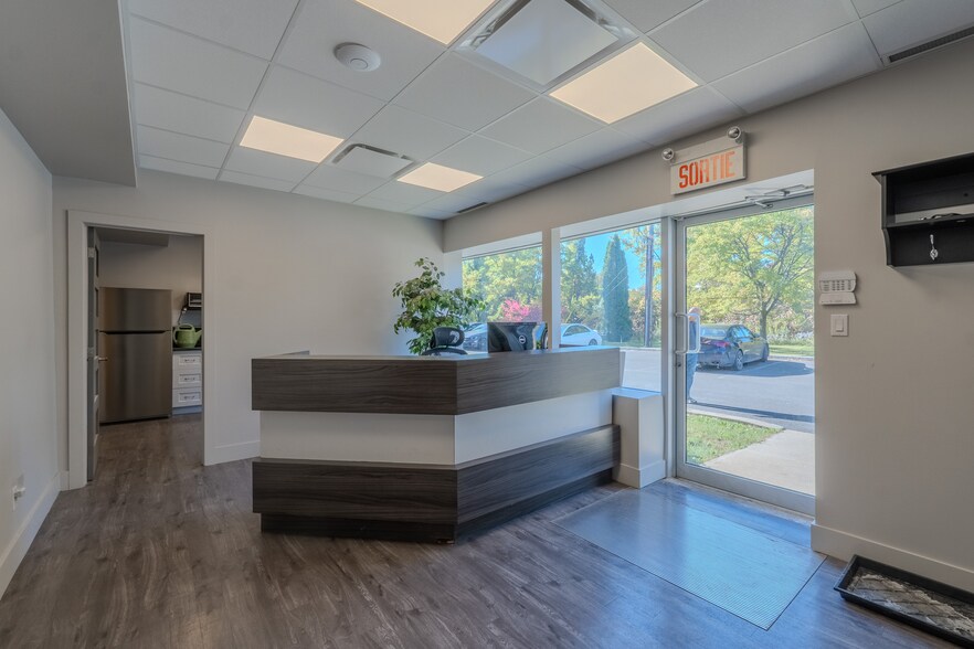 More Photos Of 525 Rue Sagard, St-Bruno-de-Montarville Warehouse For Sale