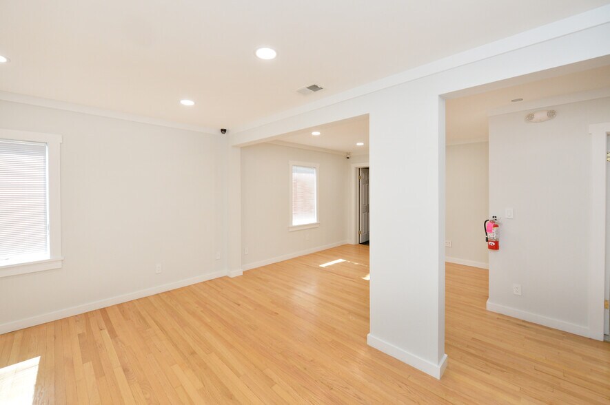 More Photos Of 24 Farview Ter, Paramus Office For Sale