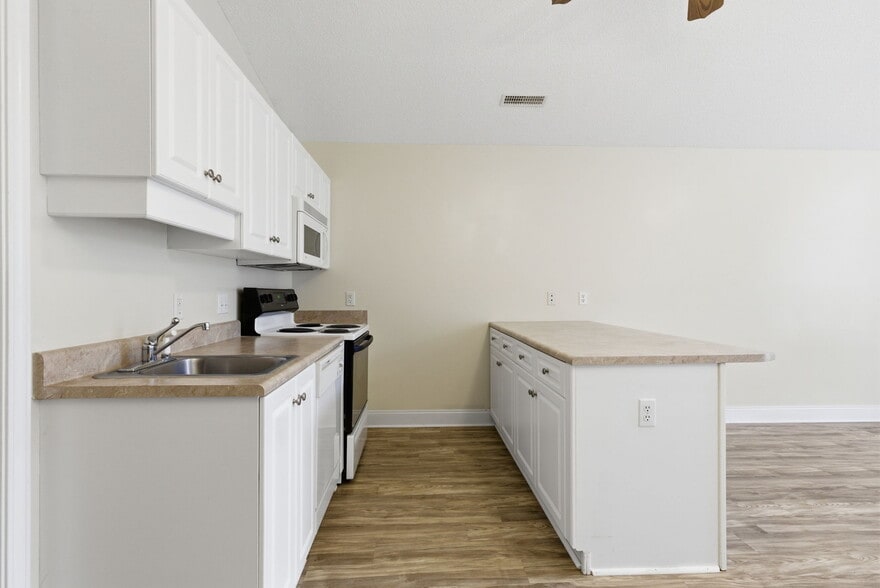 More Photos Of 100 Garden Manor Ct, Murrells Inlet Apartments For Sale