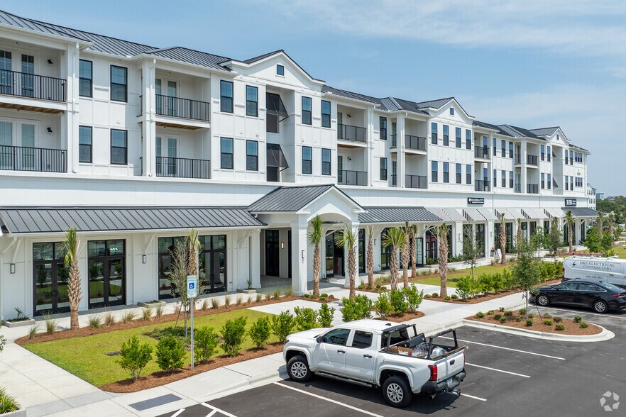 More Photos Of 1000 Lake Park Blvd N, Carolina Beach General Retail For Sale