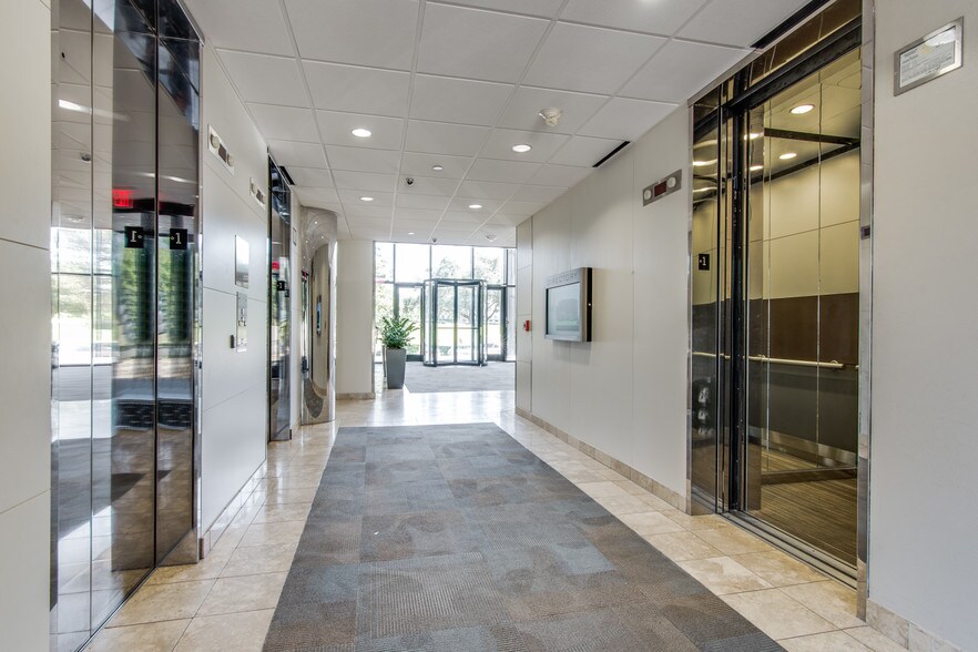 More Photos Of 1425 Greenway Dr, Irving Office For Lease