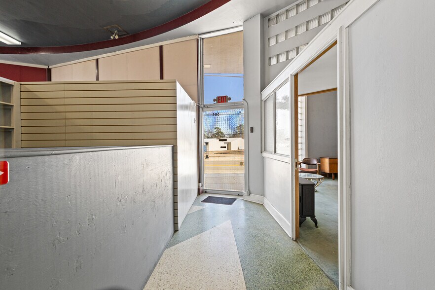 More Photos Of 500 E Main St, Kilgore Office For Lease