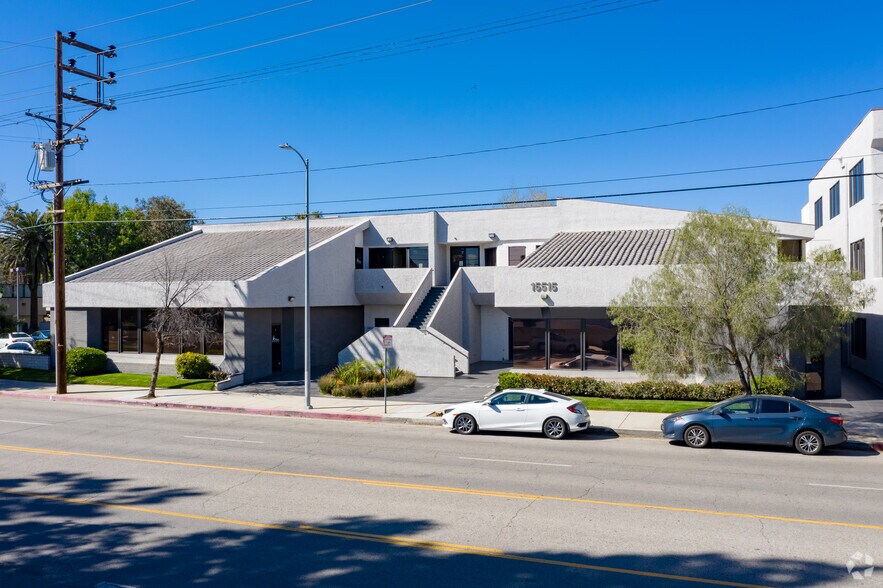 More Photos Of 15451 San Fernando Mission Blvd, Mission Hills Unknown For Lease