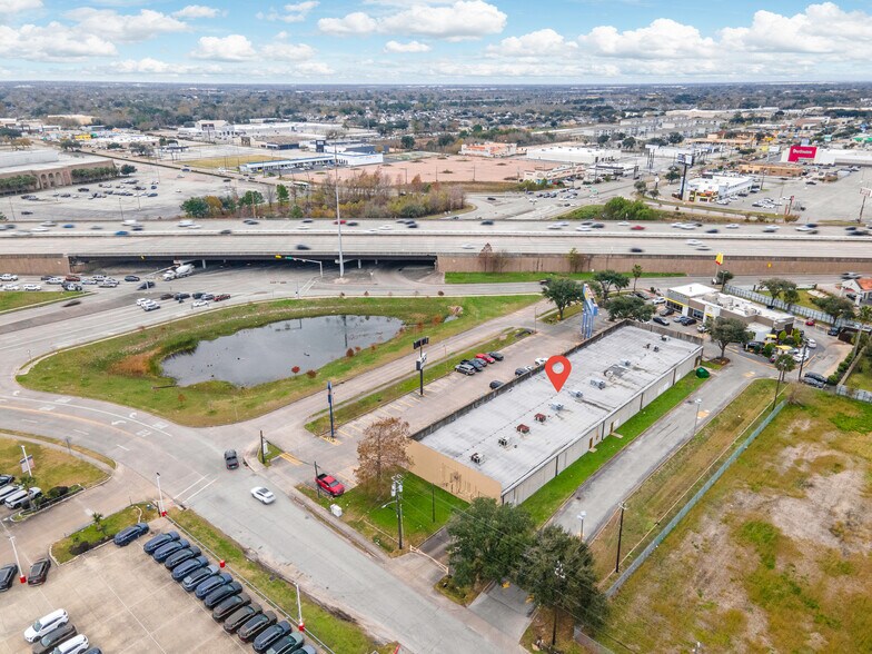 More Photos Of 11657 Gulf Fwy, Houston Unknown For Lease