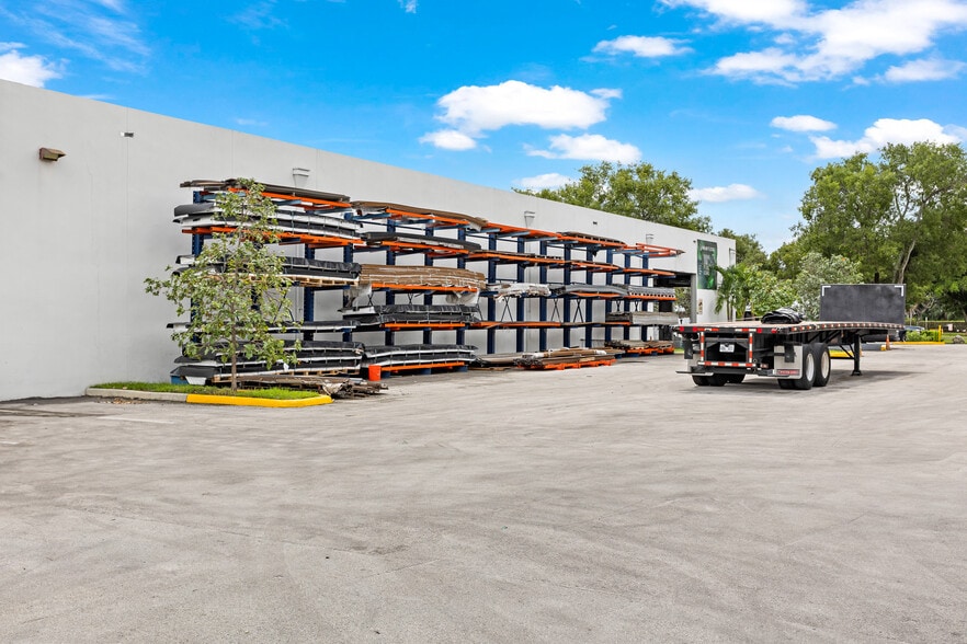 More Photos Of 2775 NW 63rd Ct, Fort Lauderdale Distribution For Lease