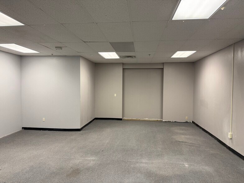 More Photos Of 11 E Church St, Marshalltown Unknown For Sale