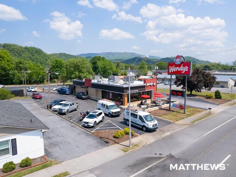 Primary Photo Of 415 Broad St, Elizabethton General Retail For Sale