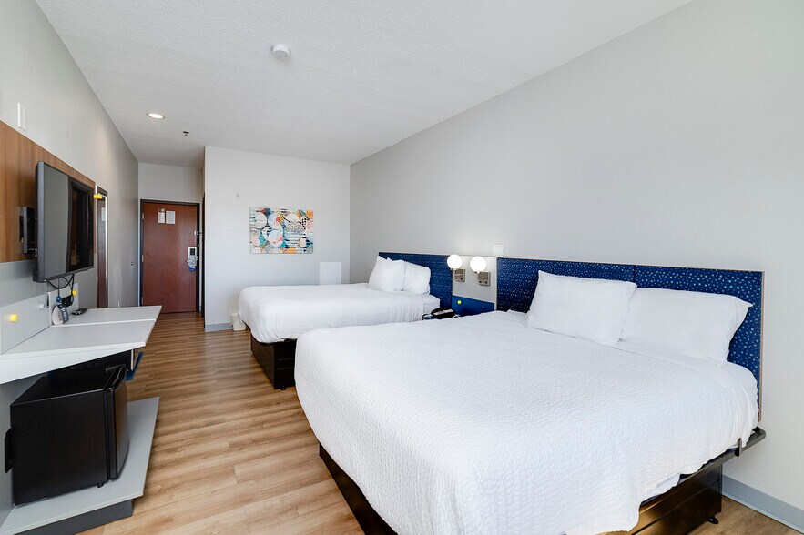 More Photos Of 195 Country Club Dr, Stockbridge Hotel For Sale