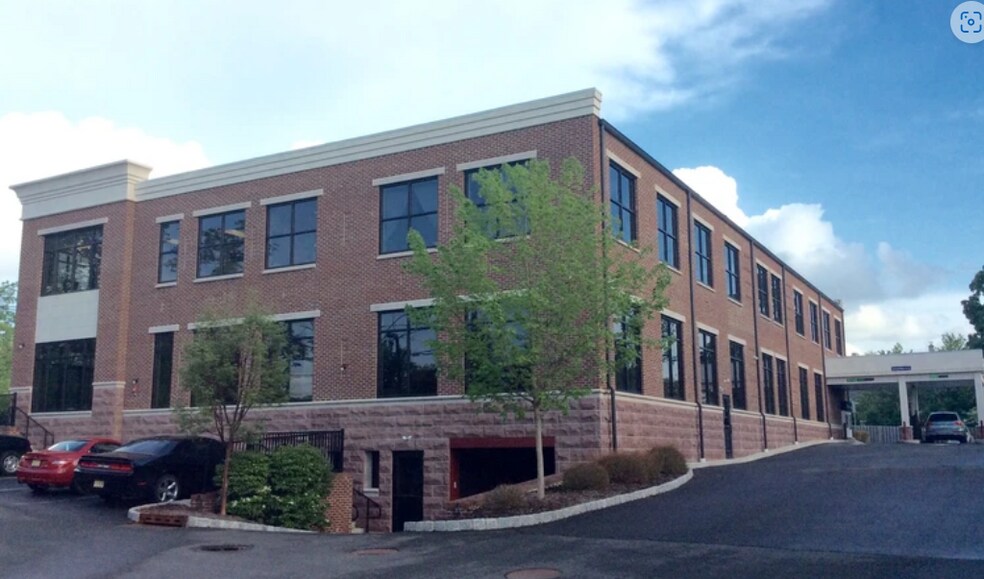 More Photos Of 475 N Bridge St, Bridgewater Medical For Lease