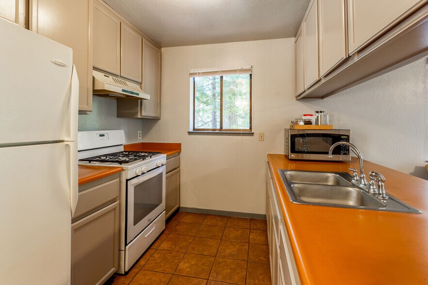 More Photos Of 500 Dodge Ridge Rd, Pinecrest Hotel For Sale