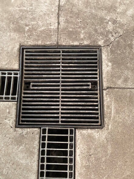 More Photos Of 2102 Dennison St, Oakland Flex For Lease