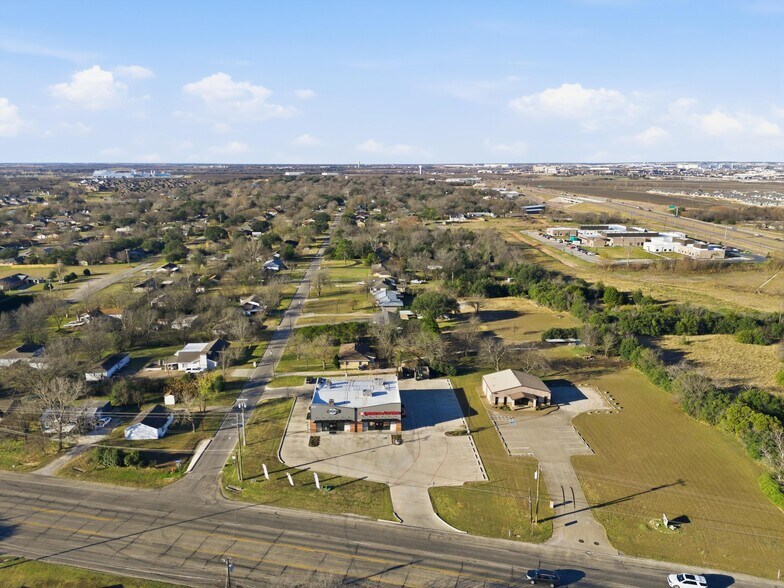 More Photos Of 1000 N Robinson Dr, Robinson Restaurant For Sale