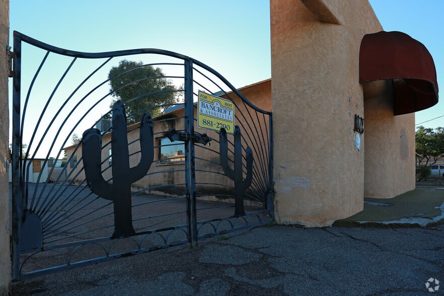 More Photos Of 1026 N Columbus Blvd, Tucson Light Manufacturing For Sale