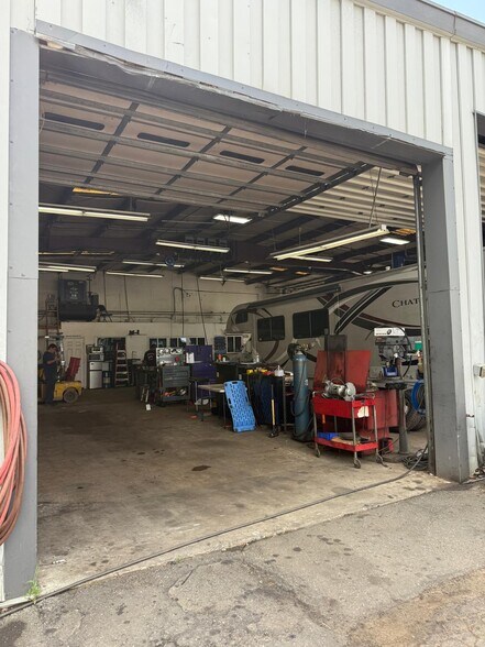 More Photos Of 230 W Nyack Rd, Nanuet Service For Lease