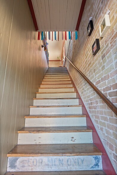 More Photos Of 709 Chestnut St, Bastrop Storefront Retail Residential For Sale