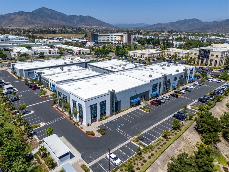 More Photos Of 2434 Fenton St, Chula Vista Showroom For Sale