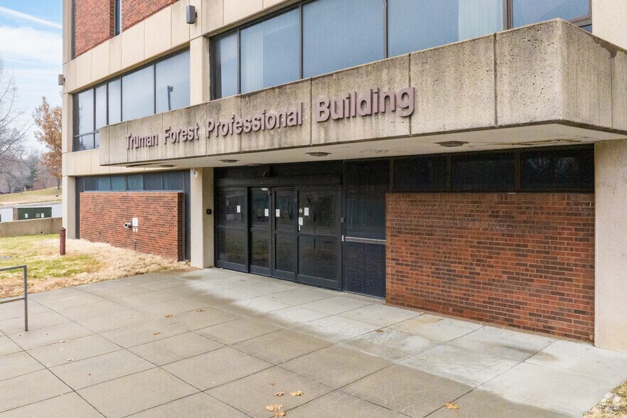 More Photos Of 1515 W Truman Rd, Independence Office For Sale