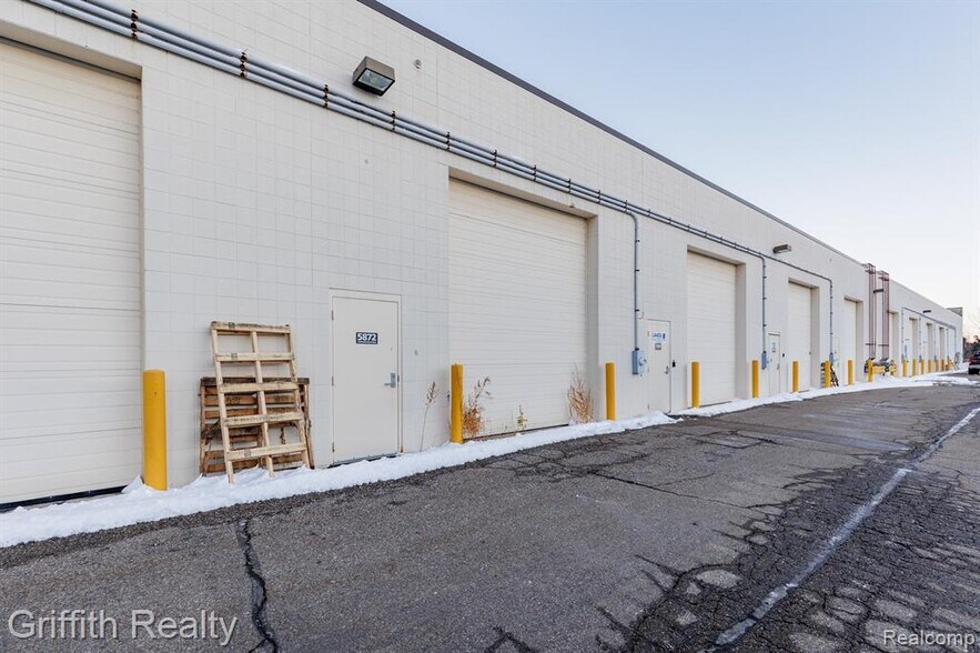 More Photos Of 5840-5936 Sterling Dr, Howell Flex For Lease