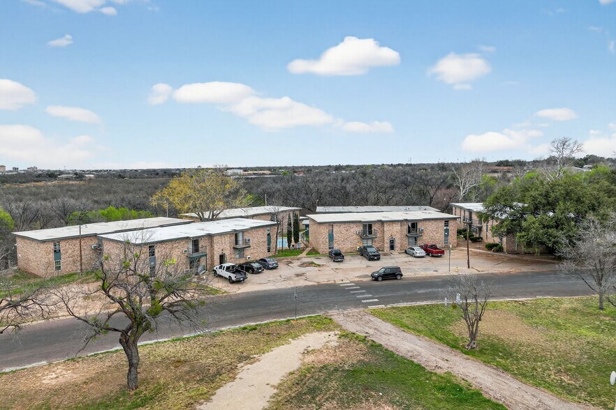 More Photos Of 1707-1717 Greenwood St, San Angelo Apartments For Sale