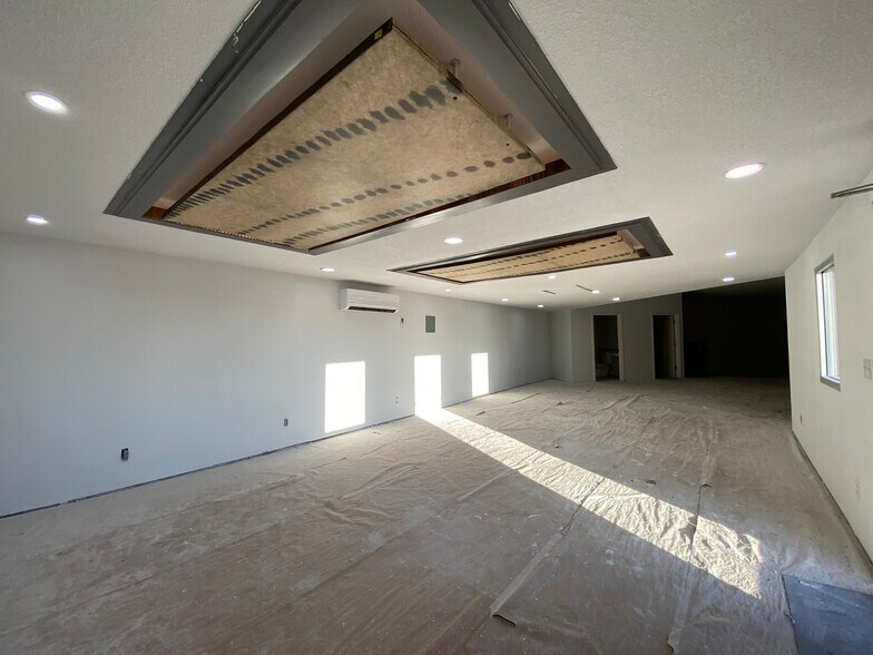 More Photos Of 817 Marshall St, Albert Lea Flex For Sale