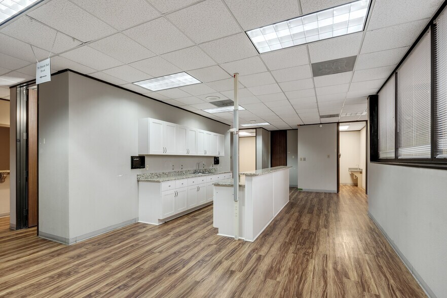 More Photos Of 6570 Stage Rd, Bartlett Medical For Lease