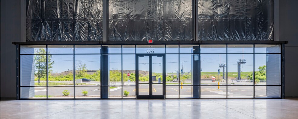 More Photos Of 2700 York Rd, Elk Grove Village Warehouse For Lease