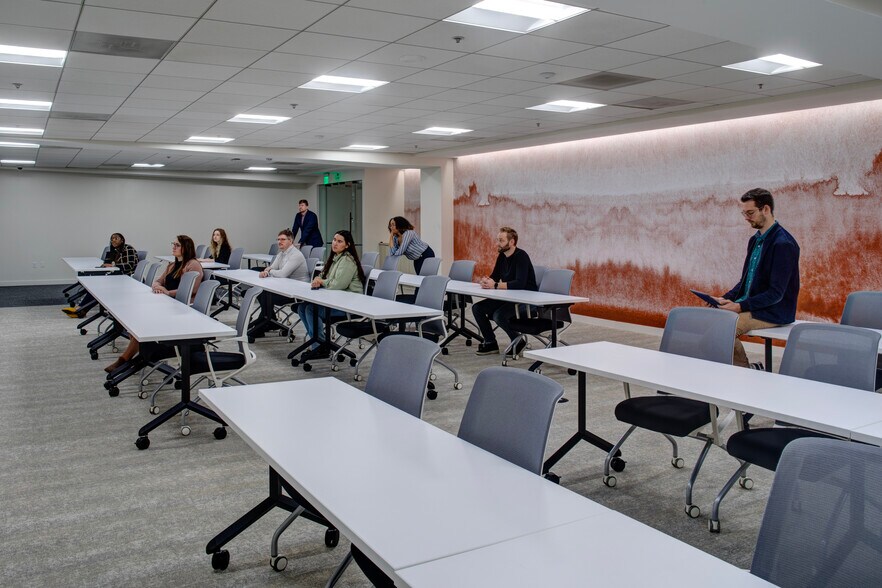 More Photos Of 100 Light St, Baltimore Office For Lease