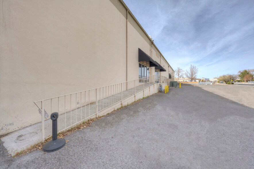 More Photos Of 575-585 Reactor Way, Reno Distribution For Lease