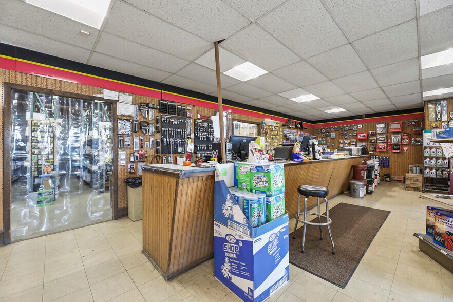 More Photos Of 1260 East St, Pittsfield Freestanding For Sale