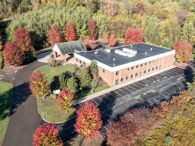 More Photos Of 10 Timberview Ln, Russell Medical For Sale