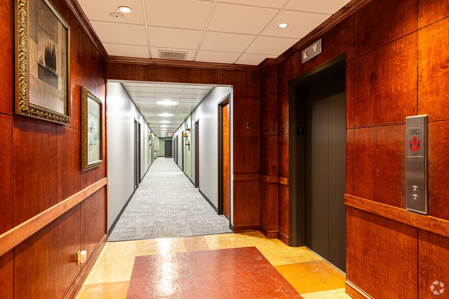 More Photos Of 4240 Blue Ridge Blvd, Kansas City Office For Lease