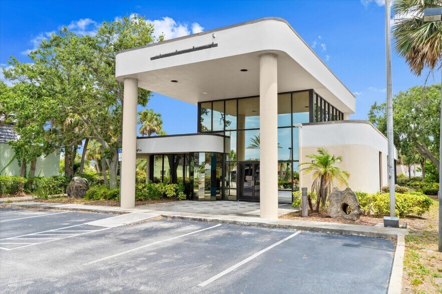 More Photos Of 128 E Granada Blvd, Ormond Beach Medical For Sale