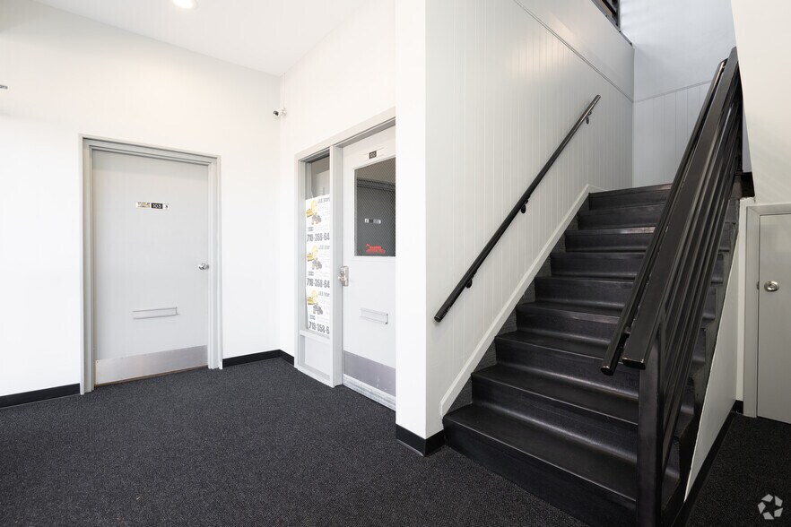 More Photos Of 902 N Circle Dr, Colorado Springs Office For Lease