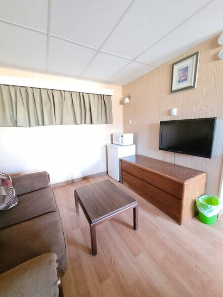 More Photos Of 5423 50 Ave S, Northern Rockies Hotel For Sale