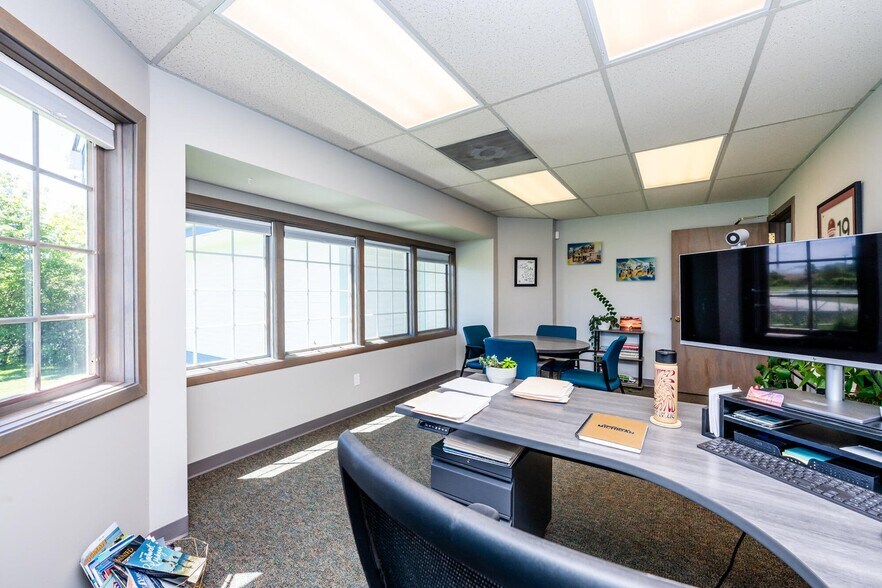 More Photos Of 2300 Pipestone Rd, Benton Harbor Office For Sale
