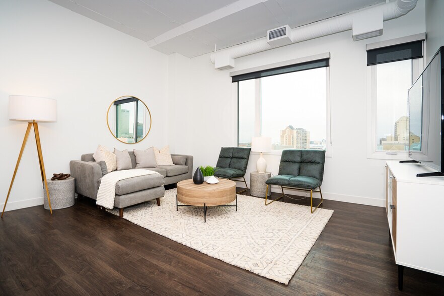 More Photos Of 233 Kennedy St, Winnipeg Apartments For Lease