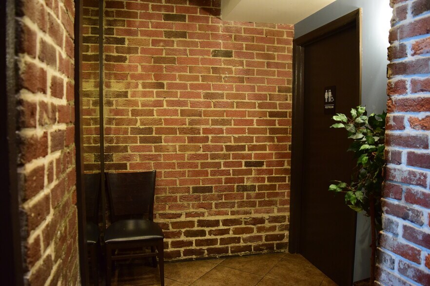 More Photos Of 309 W Congress St, Savannah Restaurant For Lease