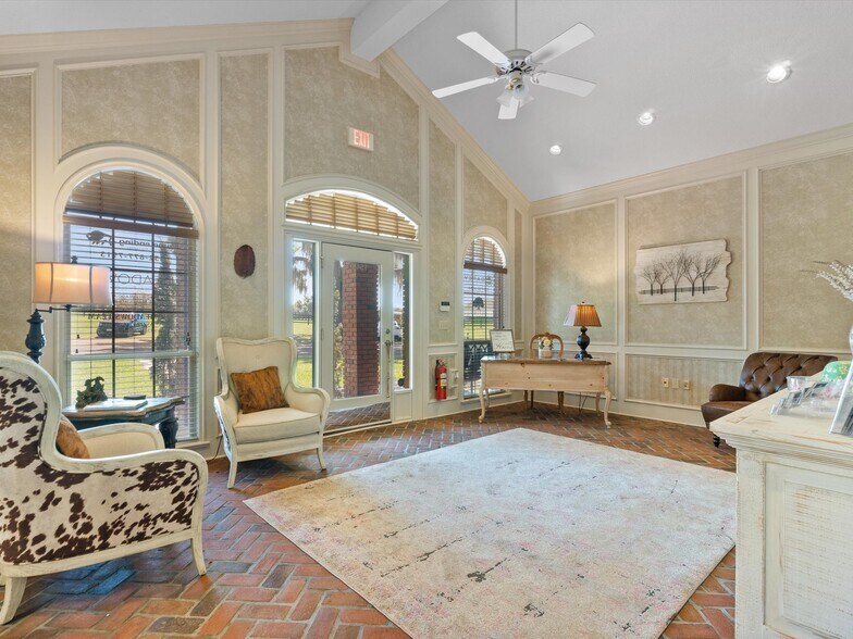 More Photos Of 15400 S US Highway 301, Summerfield Office For Sale