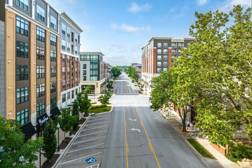 More Photos Of 901 New Hampshire St, Lawrence Apartments For Lease