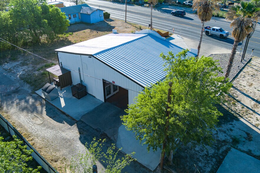 More Photos Of 607 W Gibbs St, Del Rio Storefront Retail Office For Sale