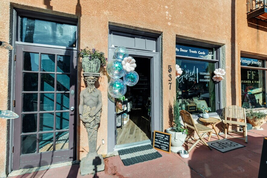 More Photos Of 530-536 S Pineapple Ave, Sarasota Storefront Retail Residential For Sale