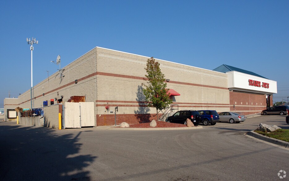 More Photos Of 31215-31221 W 14 Mile Rd, Farmington Hills Freestanding For Lease