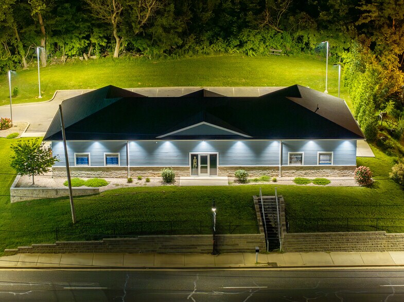 More Photos Of 2221 John Williams Blvd, Bedford Office For Sale