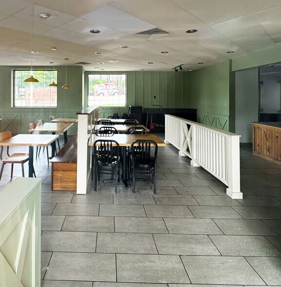 More Photos Of 7006 W 75th St, Overland Park Fast Food For Lease