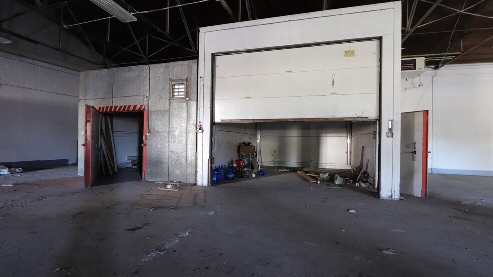 More Photos Of 142 Middle St, Geneva Warehouse For Sale