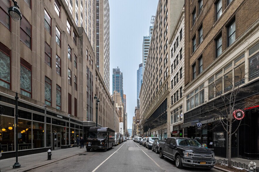 More Photos Of 18 W 33rd St, New York Coworking Space